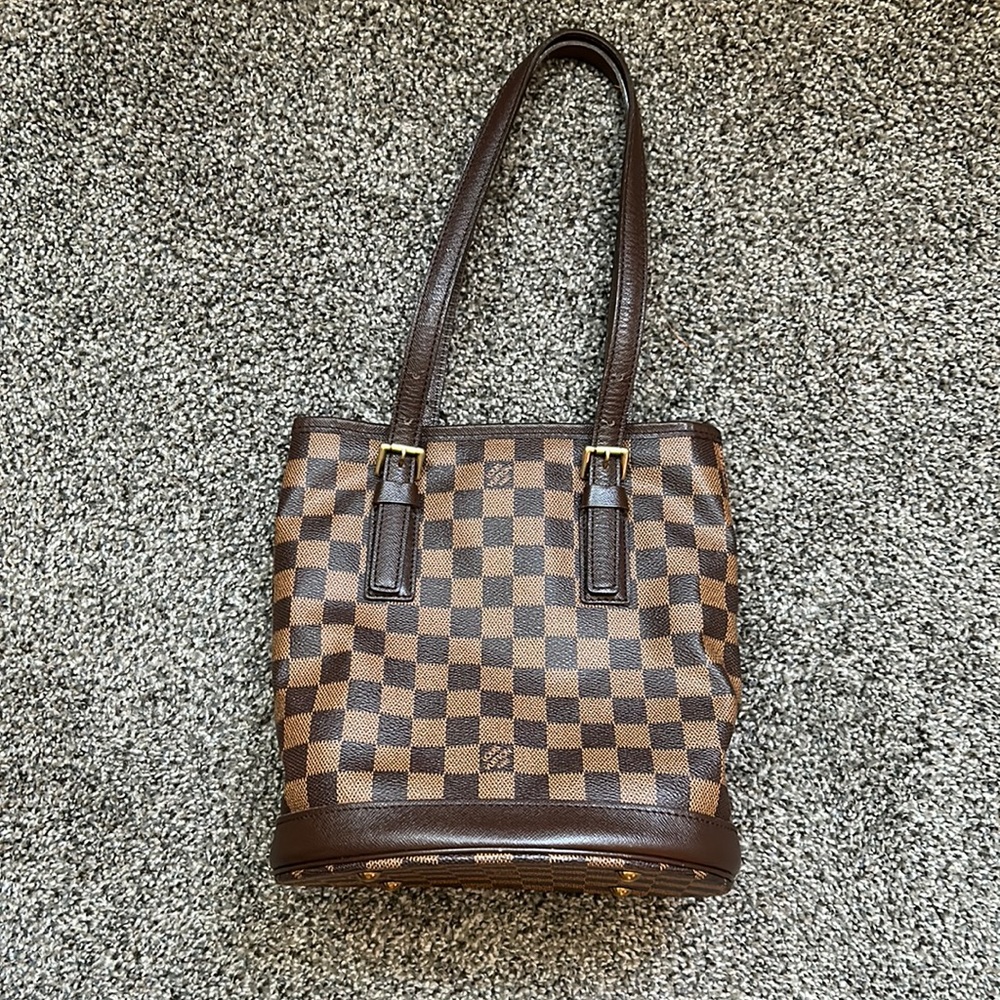 Authentic Louis Vuitton Damier Marais bucket bag 💕
